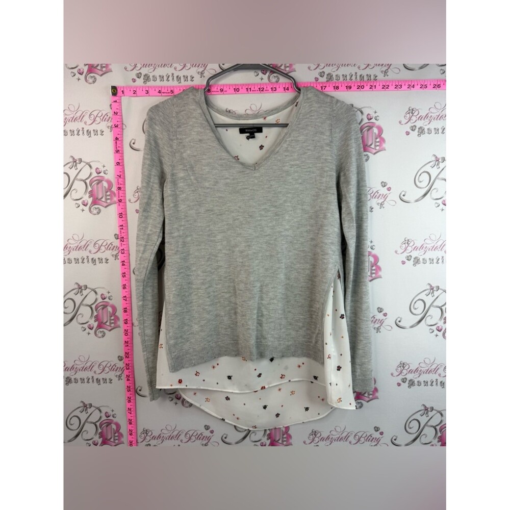 RW&CO. Long sleeve floral sweater V‑Neck Sweater Tunic with White Floral Back